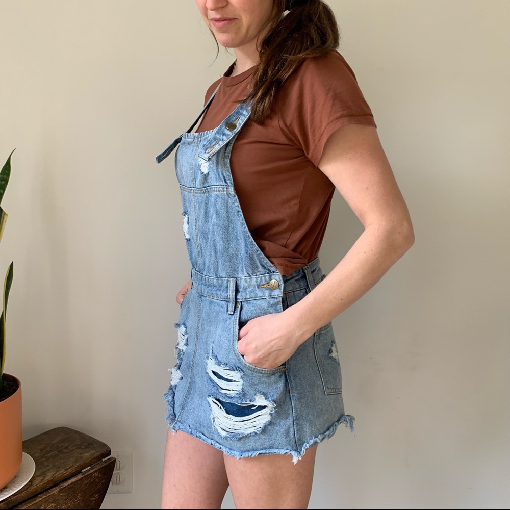 Super cute Jean short/skirt overalls. Brand MG | P
